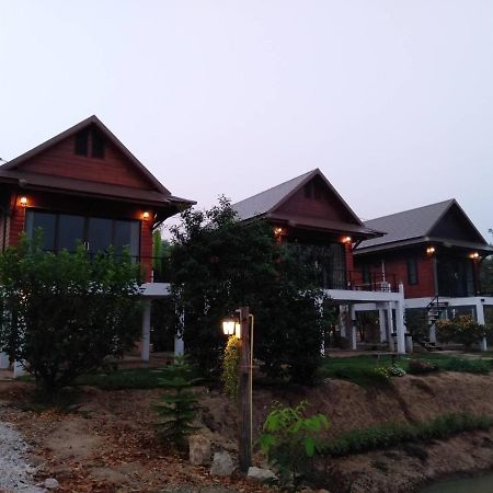 บ้านกลางเกาะ รีสอร์ท Uthai Thani Exterior photo